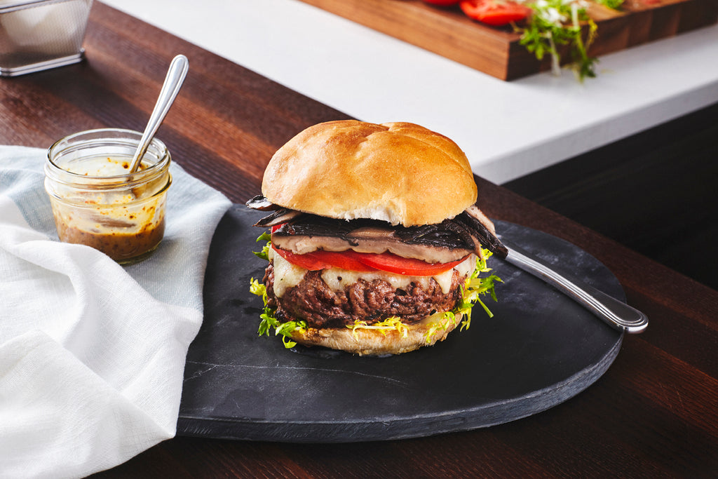 Super burger, portobello, cheddar vieilli sauce moutarde au Sirop d’érable La Mirablière